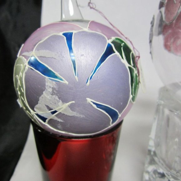 HAND PAINTED CLEAR BLOW GLASS ORNAMENTS W/FLORAL MOTIF EACH UNIQUE, SET OF 4 - Picture 7 of 12